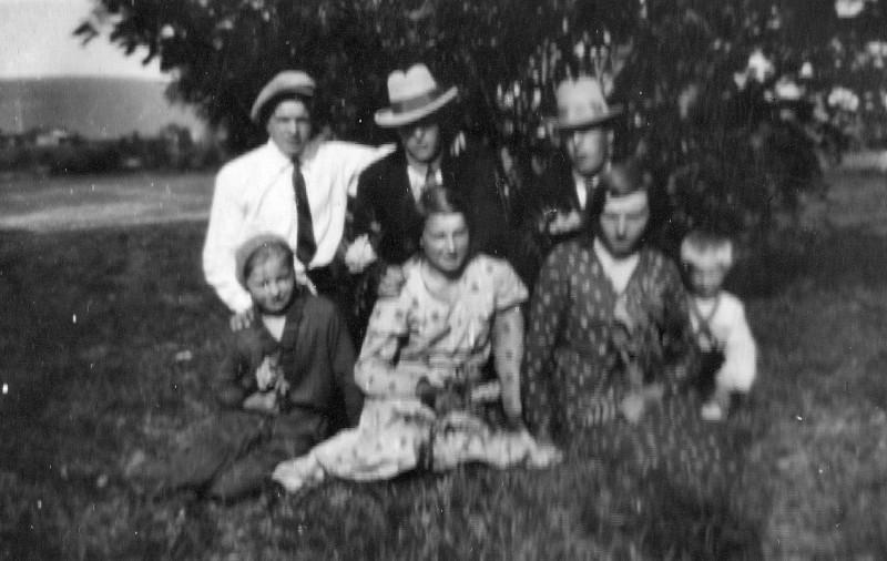 Verner-Elfrid-Nanne-Judit-Gerda-Inga-Yngve 1934.jpg