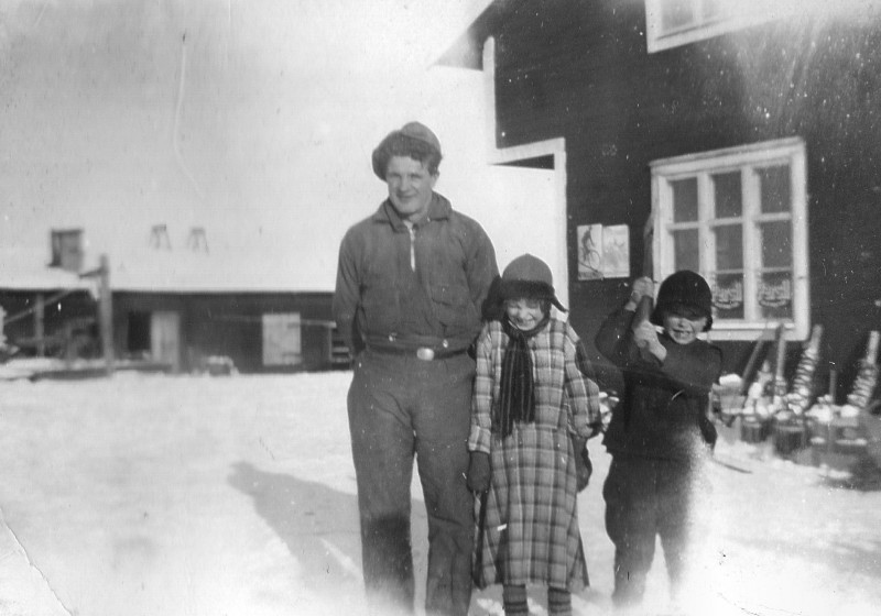 Werner Silverplats + barn.jpg