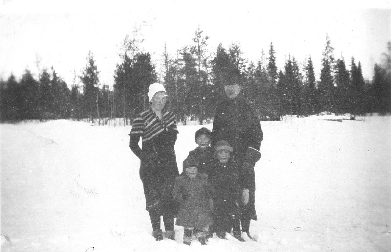 Aina - Emil + ungar 1937.jpg